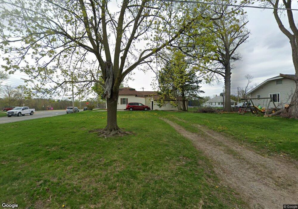 723 E 4 1/2 St S, Newton, IA 50208 - photo 1