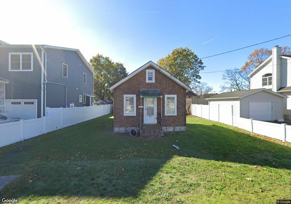 101 Tracy Place, Hewlett, NY 11557 - photo 1