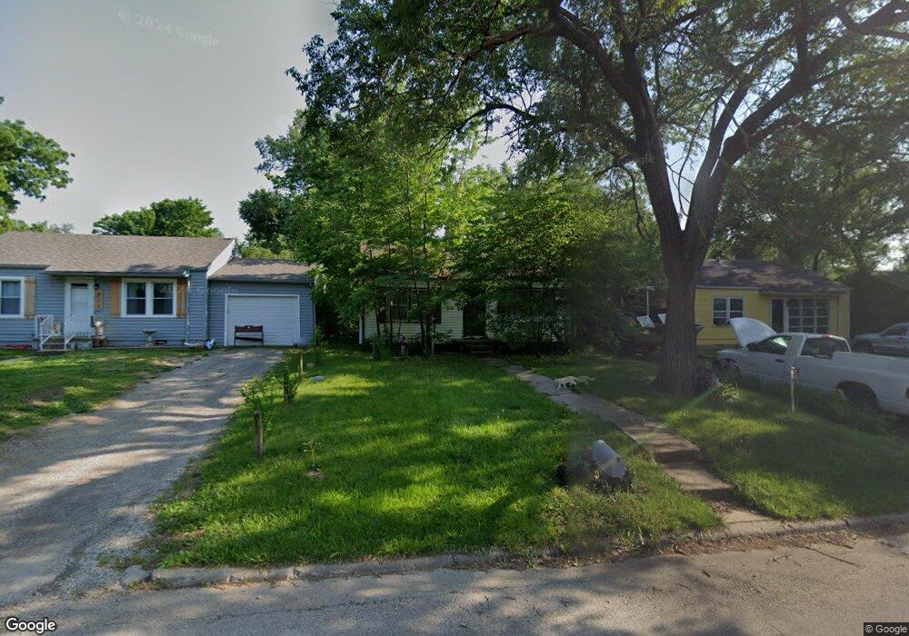 805 SE 34th St, Topeka, KS 66605 - photo 1