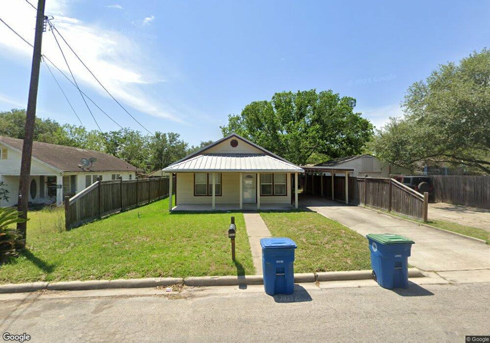 1305 N Buchanan St, Beeville, TX 78102 - photo 1
