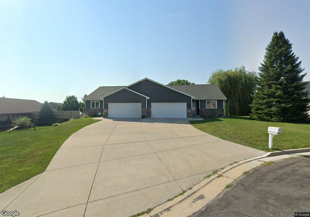 711 Lucas Ct, Evansville, WI 53536 - photo 1