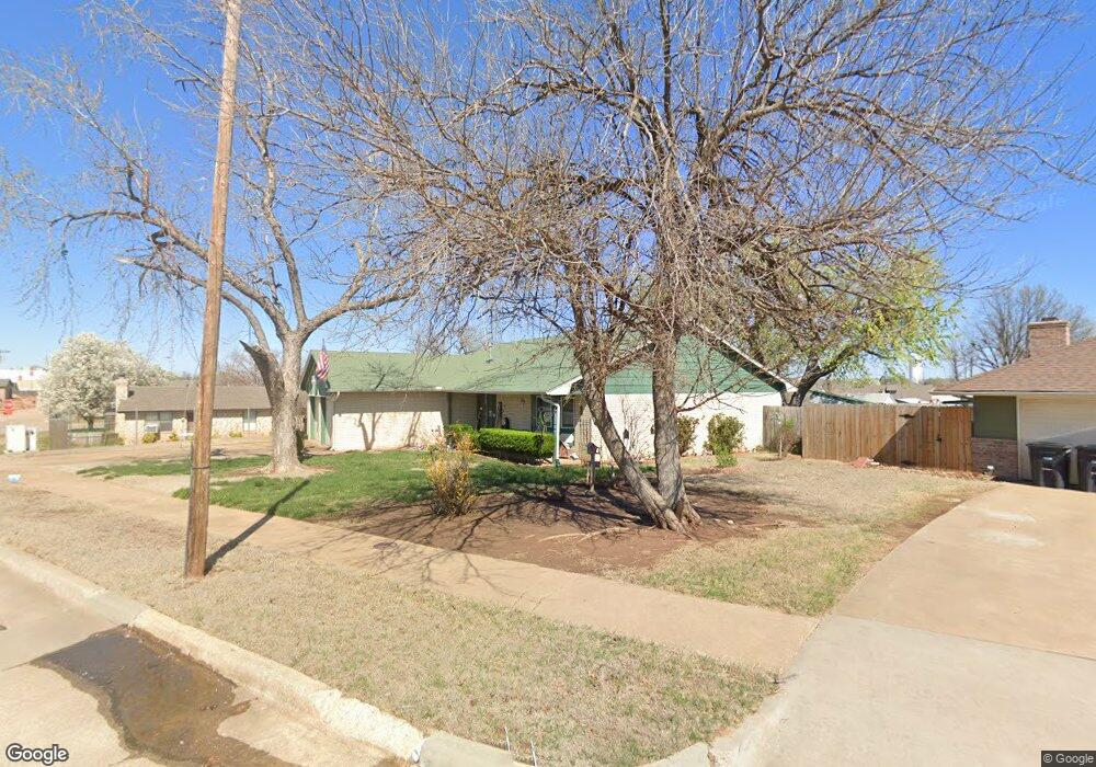 904 N Silver Leaf Dr, Moore, OK 73160 - photo 1