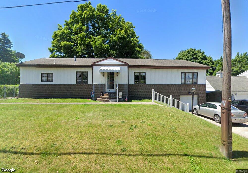 2712 Ridge Blvd, Erie, PA 16506 - photo 1