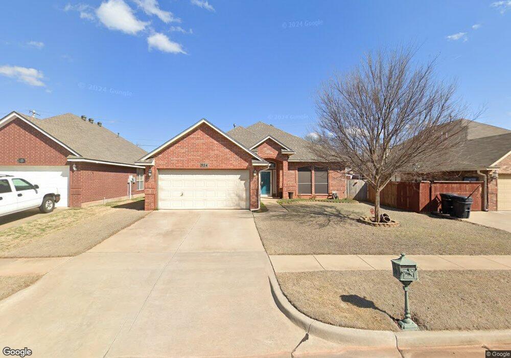 924 Elm Creek Dr, Moore, OK 73160 - photo 1
