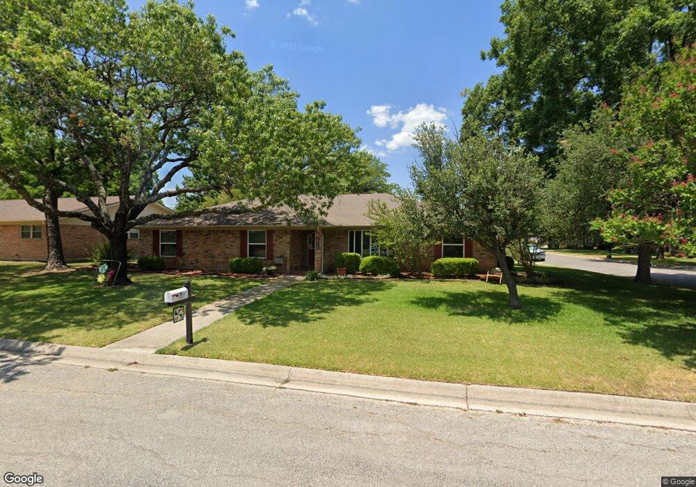 2025 Maplewood Dr, Gainesville, TX 76240 - photo 1