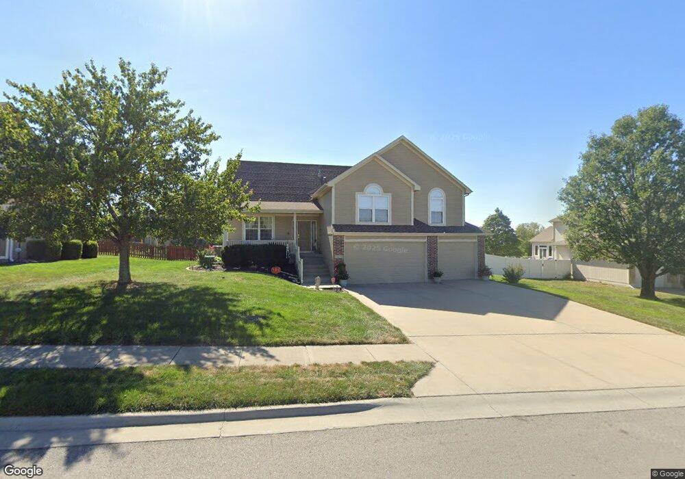 1517 Haystack Rd, Raymore, MO 64083 - photo 1