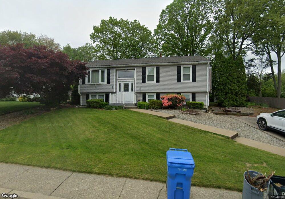 38 Robin Hood Rd, Cranston, RI 02921 - photo 1