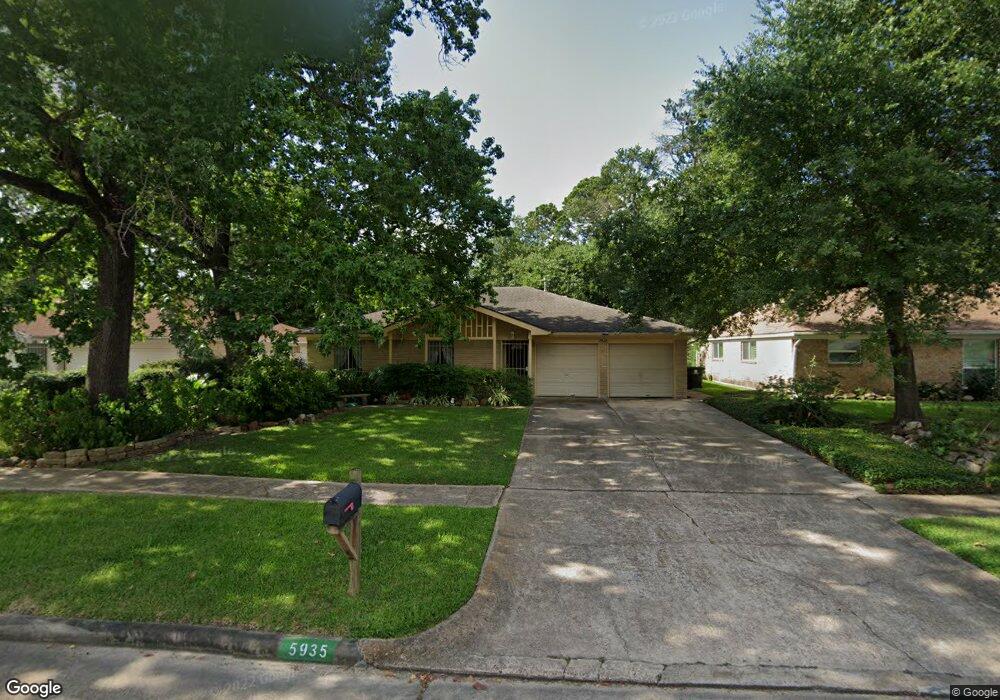 5935 Gum Grove Ln, Houston, TX 77088 - photo 1