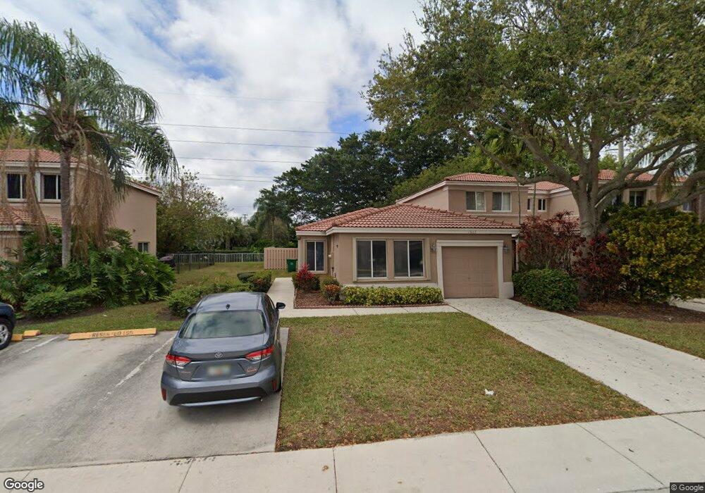 1607 W Harmony Lake Cir unit 5, Davie, FL 33324 - photo 1