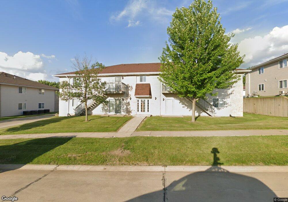 3527 Queen Dr SW unit 4, Cedar Rapids, IA 52404 - photo 1