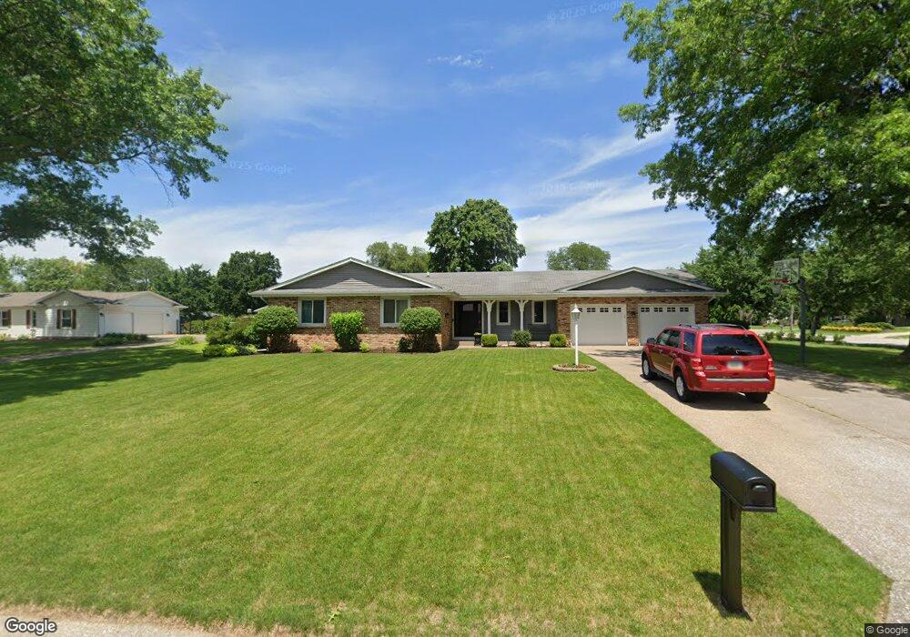 2324 Wynnewood Ct, Davenport, IA 52807 - photo 1