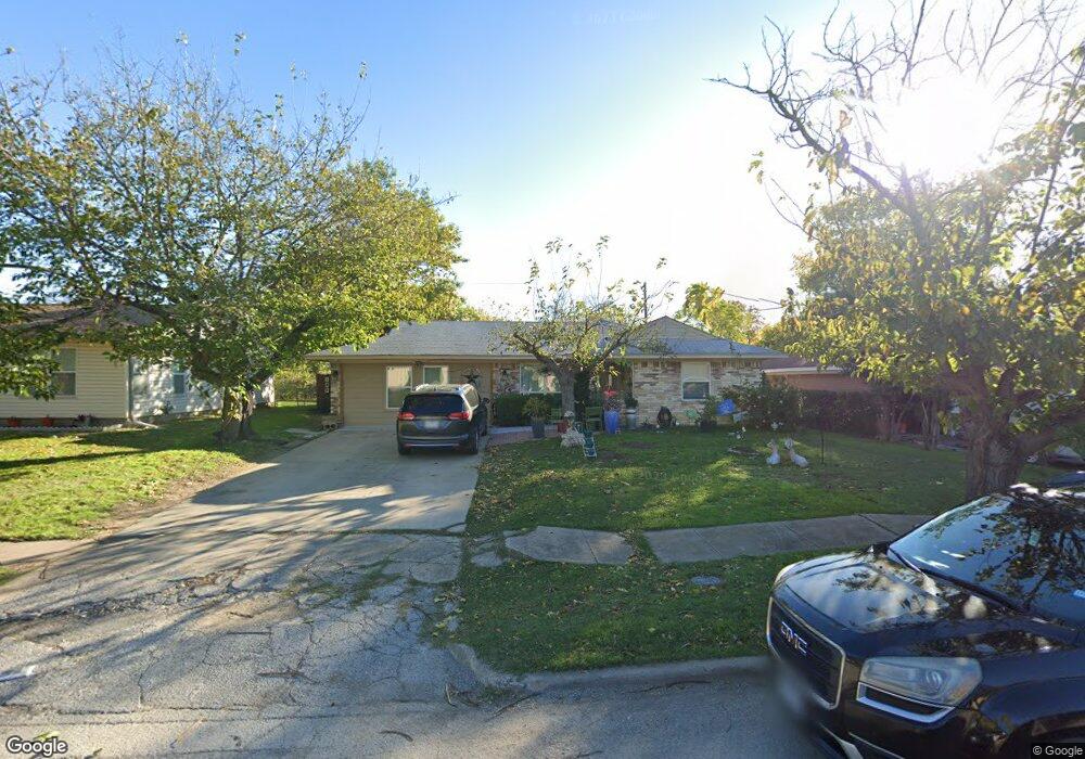 1213 SW 5th St, Grand Prairie, TX 75051 - photo 1