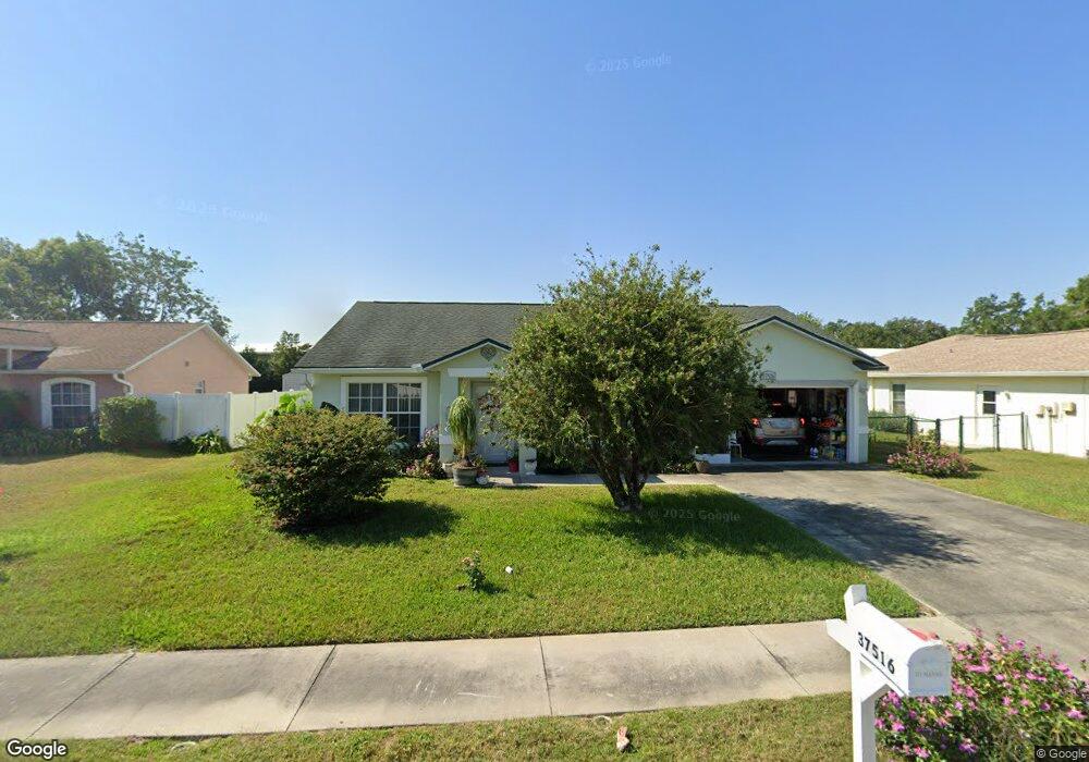 37516 Laurel Hammock Dr, Zephyrhills, FL 33541 - photo 1