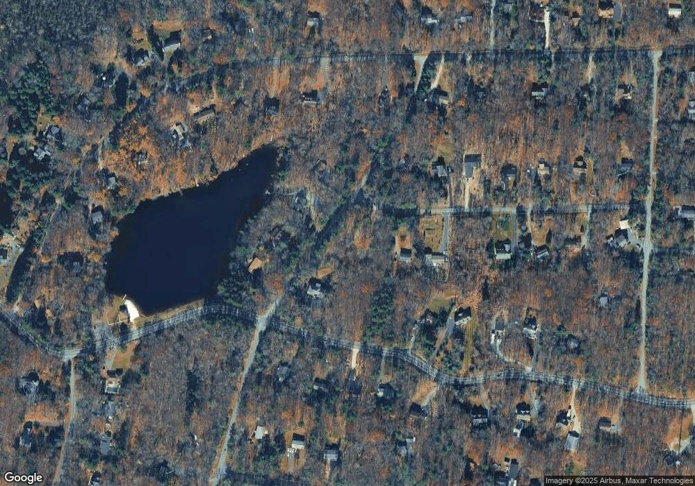 124 Yellow Wood Dr, Milford, PA 18337 - photo 1