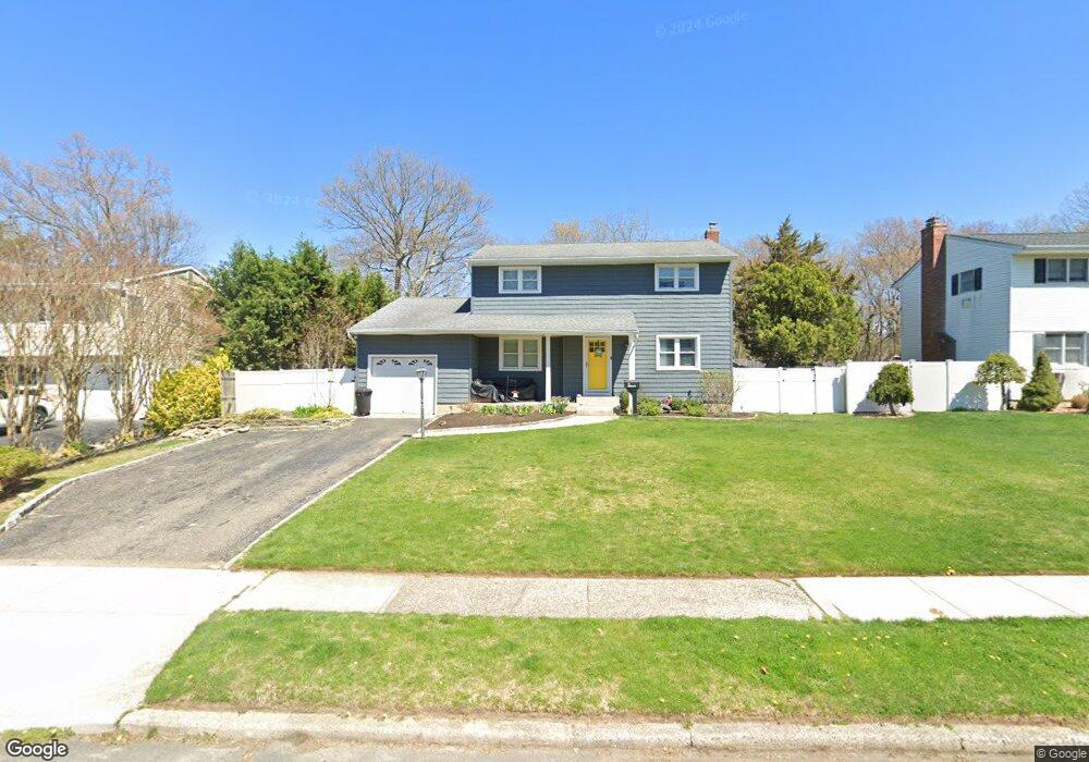 21 Bethany Dr, ComMacK, NY 11725 - photo 1