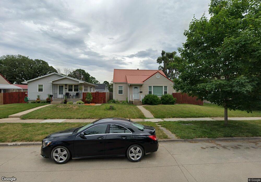 1325 11th St NW, Cedar Rapids, IA 52405 - photo 1