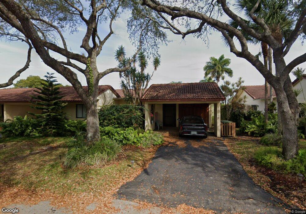 16167 Laurel Dr unit 28, Weston, FL 33326 - photo 1