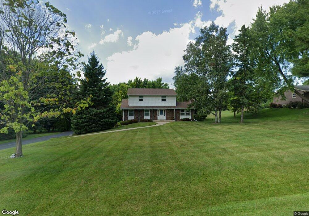 N58W26540 Mount Du Lac Dr, Sussex, WI 53089 - photo 1