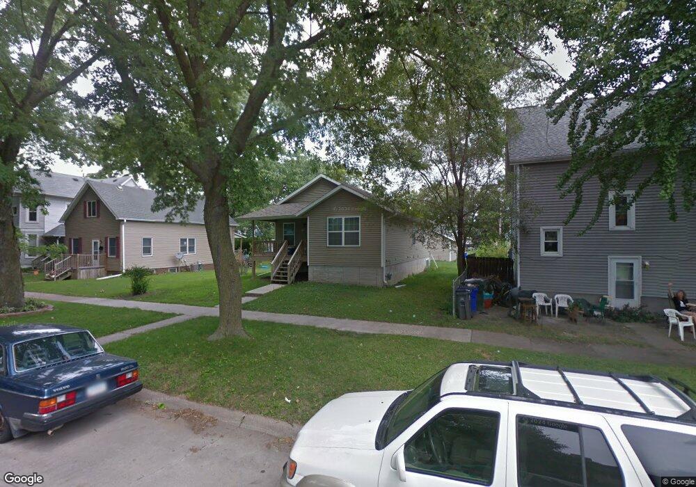 719 8th St SW, Cedar Rapids, IA 52404 - photo 1