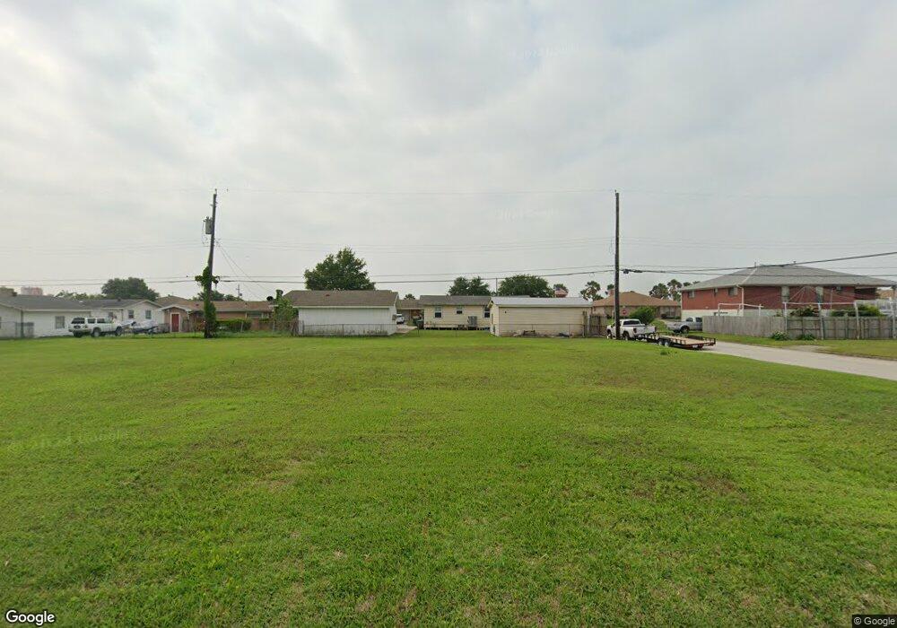 7821 Channelview Dr, Galveston, TX 77554 - photo 1