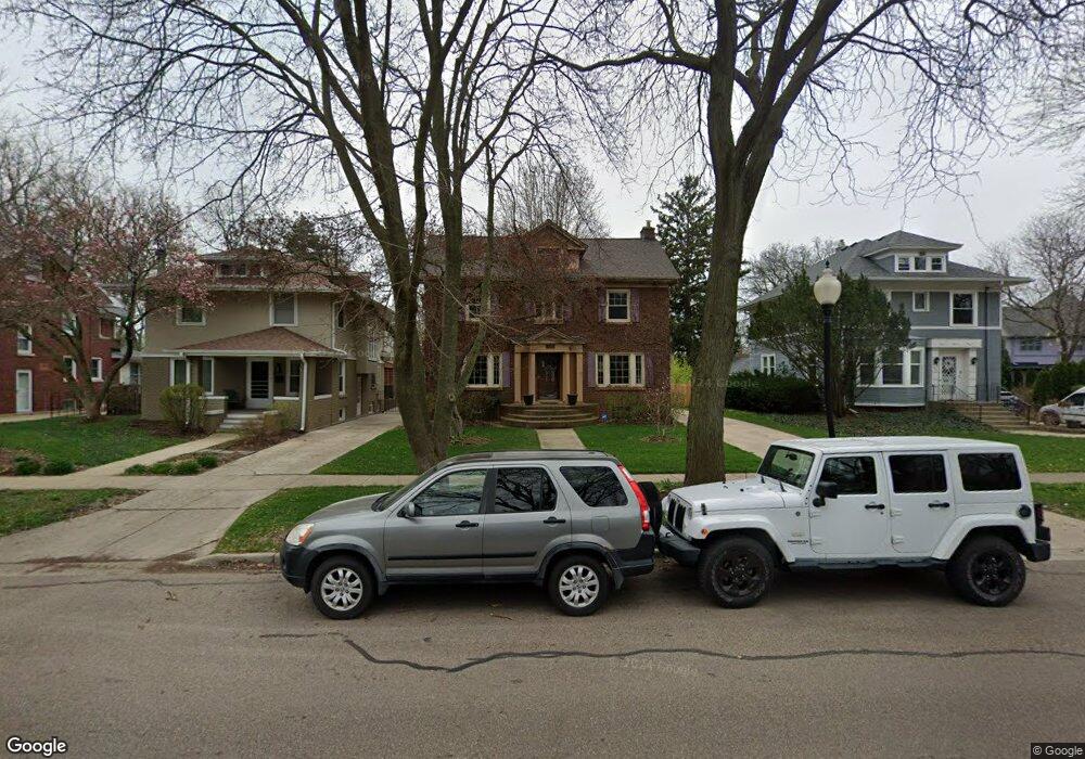 834 W Downer Place, Aurora, IL 60506 - photo 1