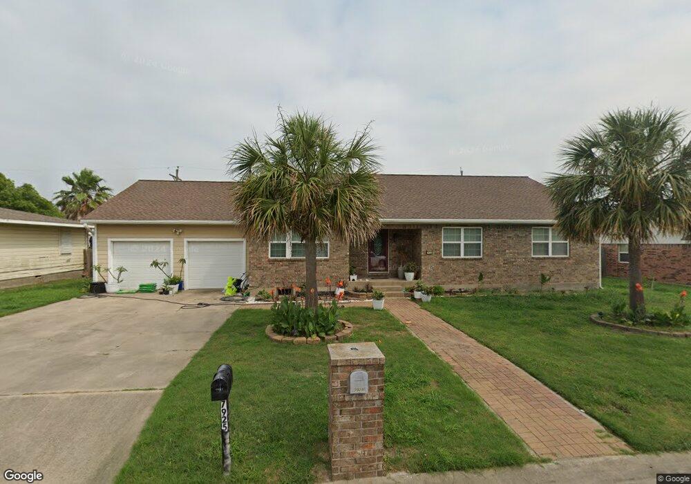 7928 Pruitt Dr, Galveston, TX 77554 - photo 1