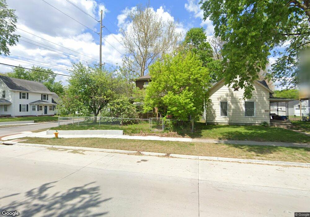 2302 E Walnut St, Des Moines, IA 50317 - photo 1
