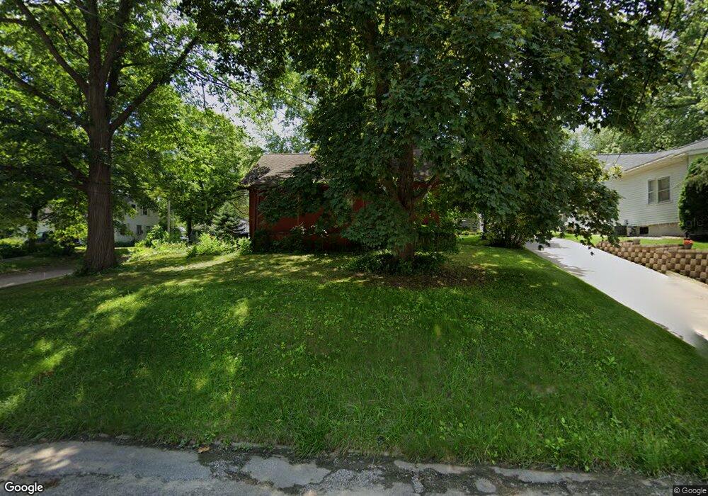 417 27th Ave SW, Cedar Rapids, IA 52404 - photo 1