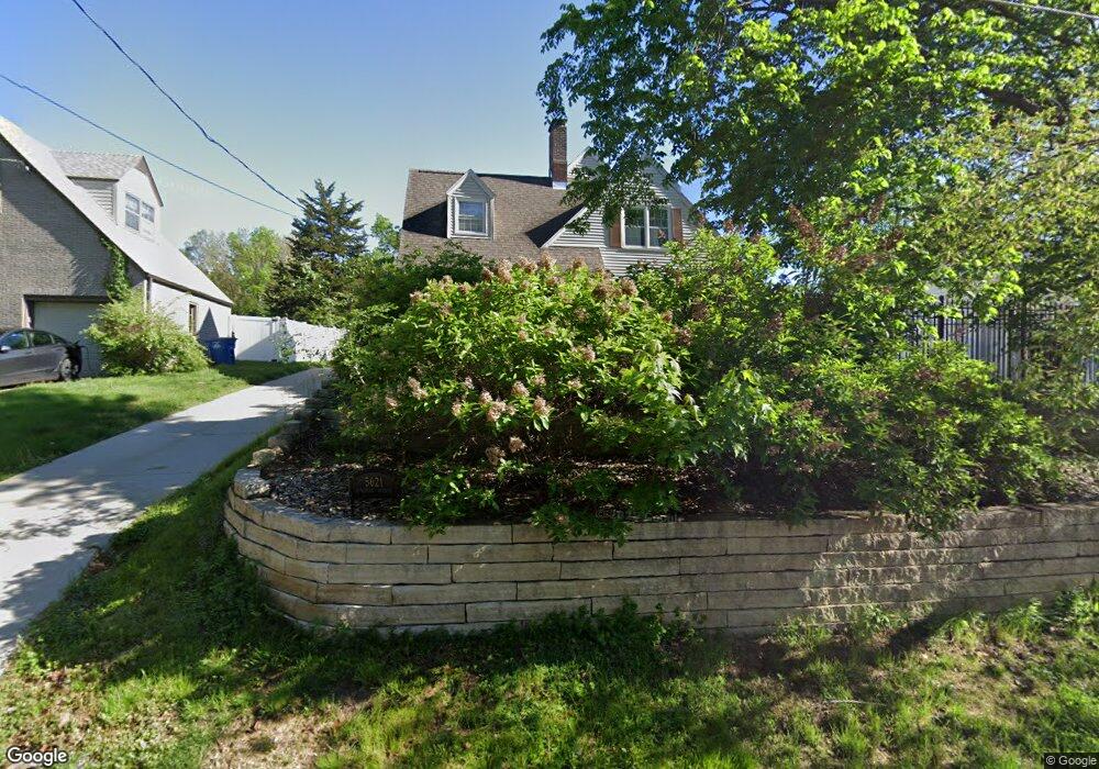 5621 Kingman Ave, Des Moines, IA 50311 - photo 1