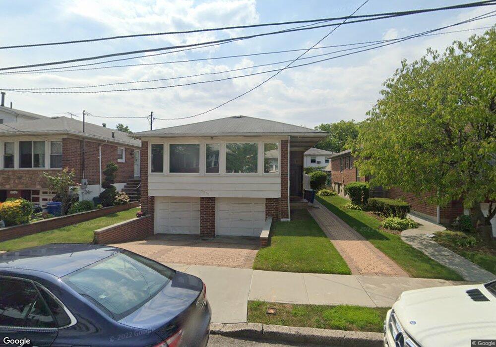 2512 148th St, Flushing, NY 11354 - photo 1