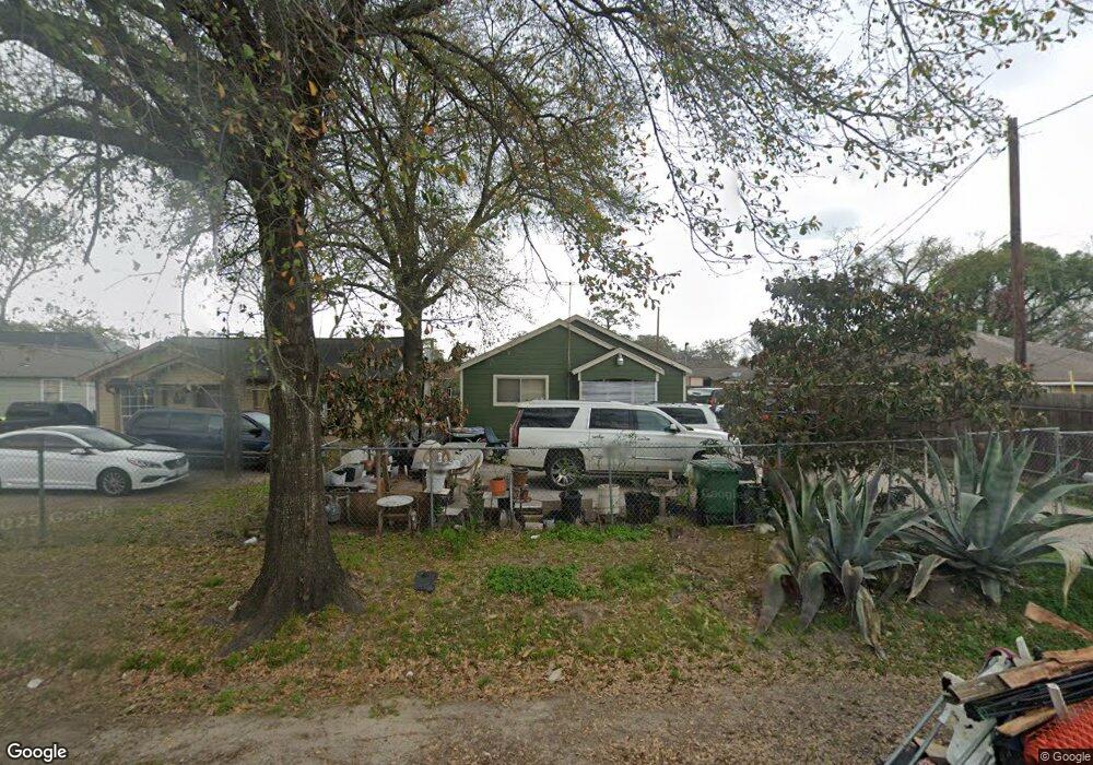 723 Duff Ln, Houston, TX 77022 - photo 1