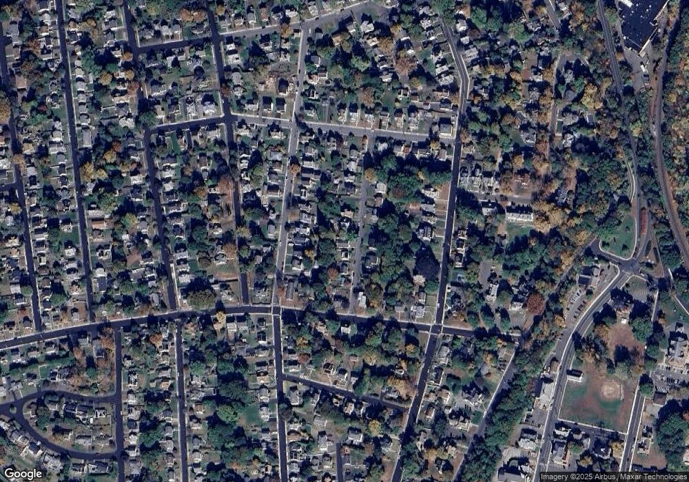 28 Woodlawn Ave, Naugatuck, CT 06770 - photo 1