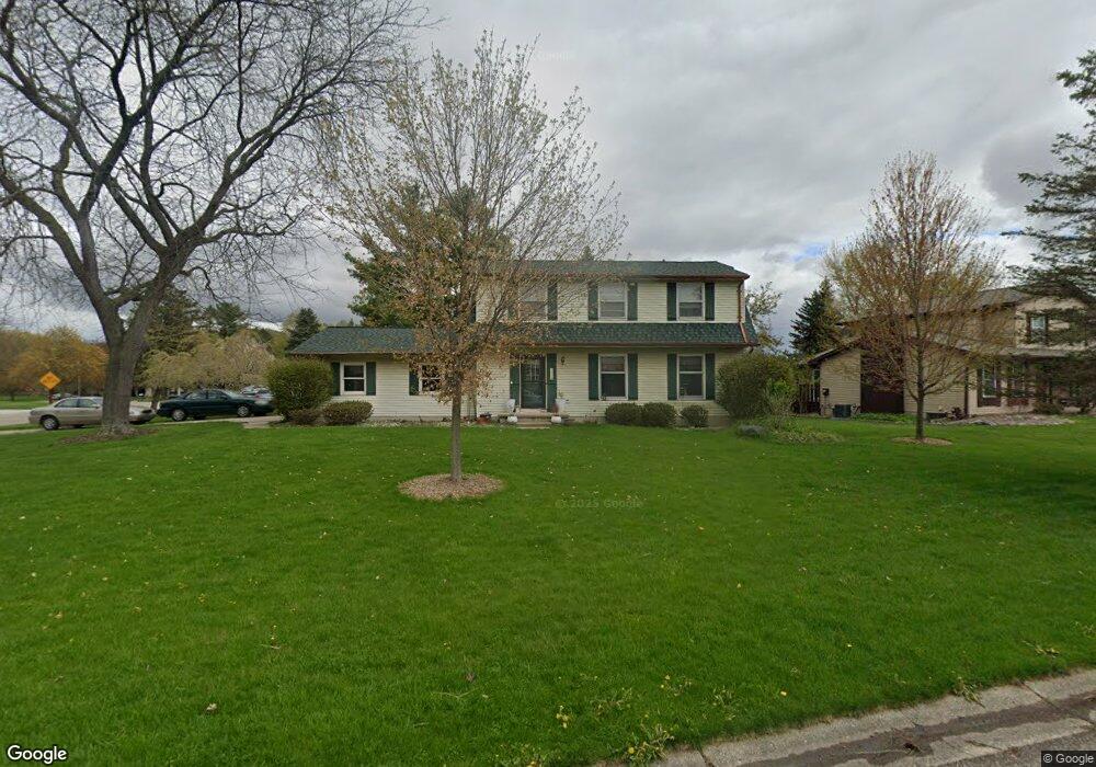 2114 Piney Point Dr, Lansing, MI 48917 - photo 1