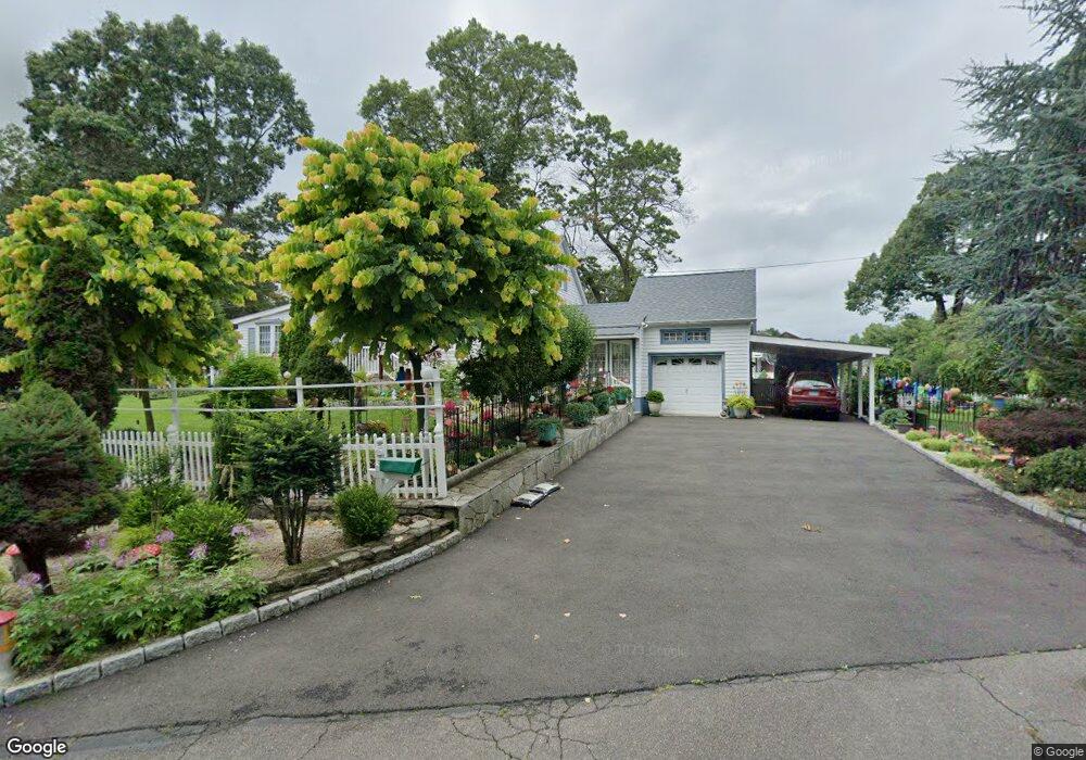 1 Oakledge Cir, Norwalk, CT 06854 - photo 1