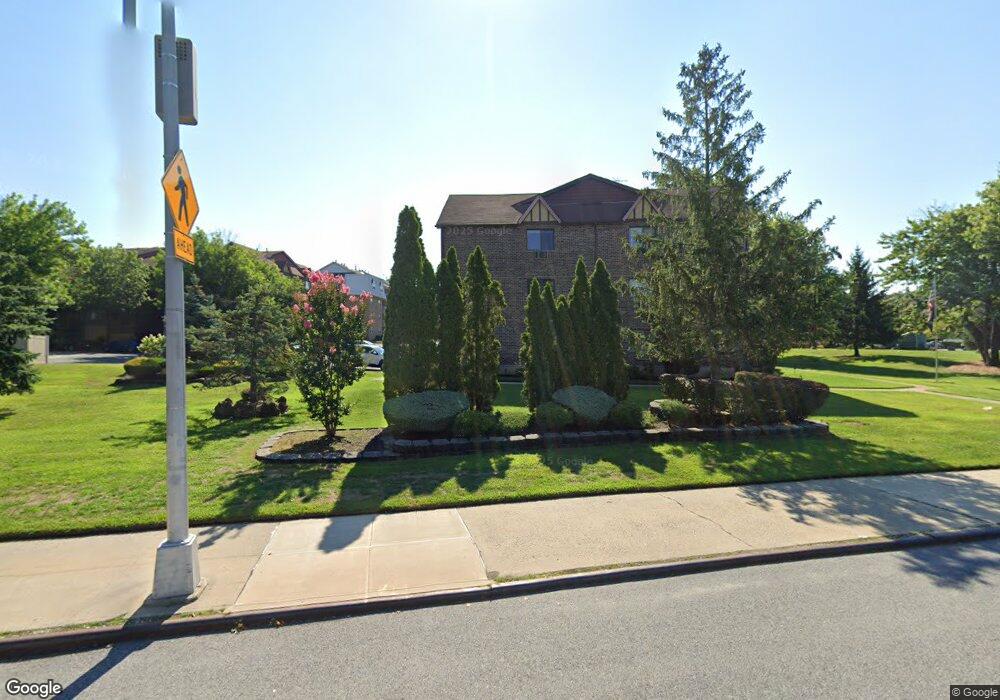 Foxwood Square unit 12, Staten Island, NY 10314 - photo 1