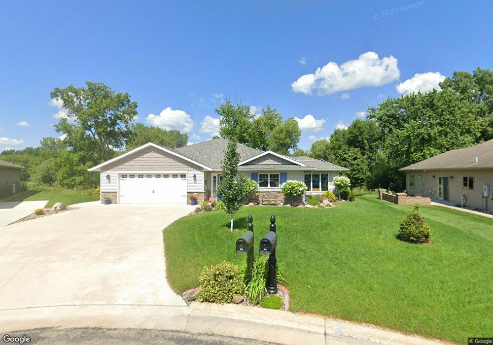 1812 Hale Dr, Albert Lea, MN 56007 - photo 1