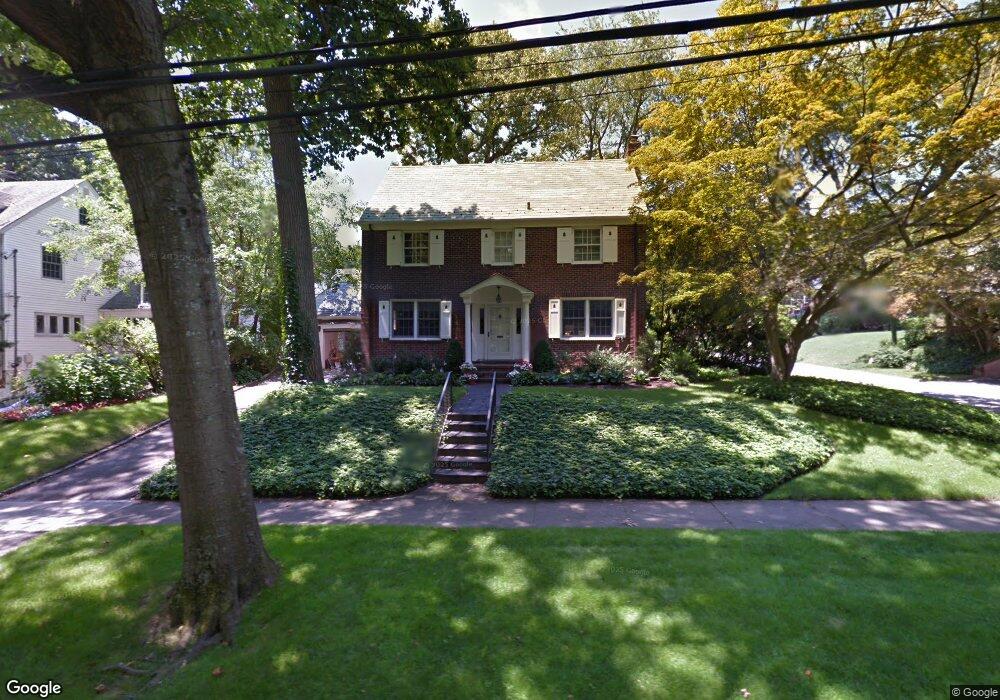 131 Manhasset Woods Rd, Manhasset, NY 11030 - photo 1