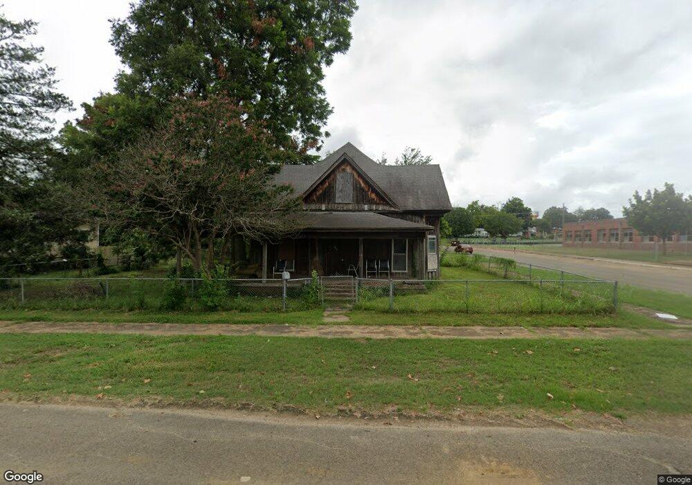 215 N E St, Hugo, OK 74743 - photo 1