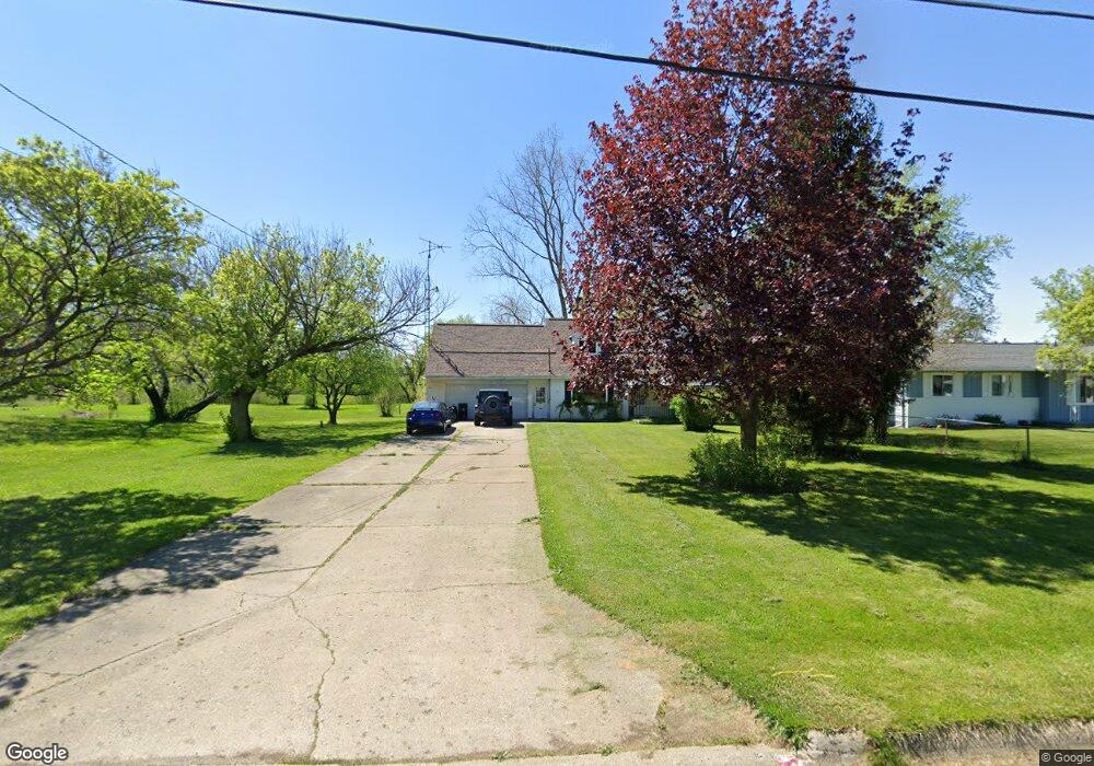 2240 Lauderdale St, Flint, MI 48532 - photo 1