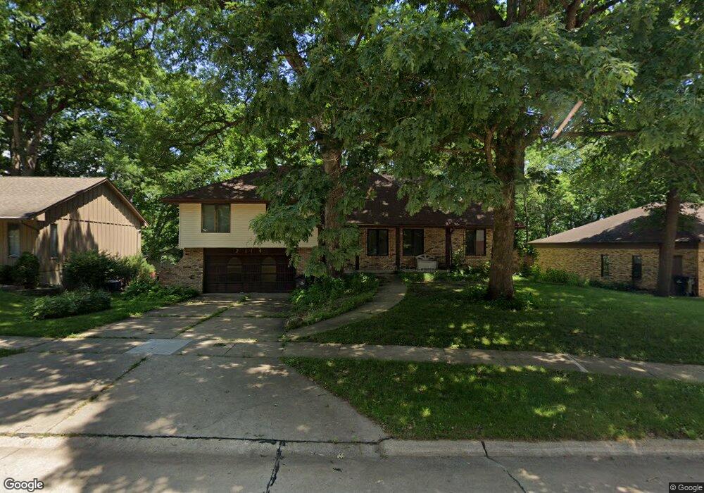 2114 Linmar Dr NE, Cedar Rapids, IA 52402 - photo 1