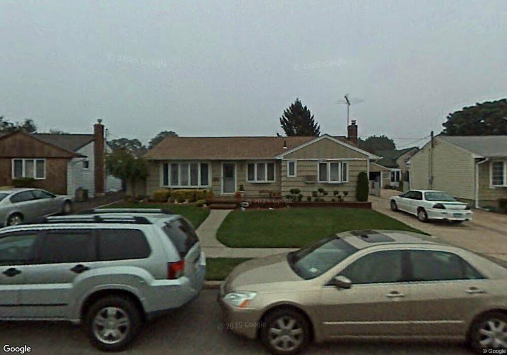 32 Normandy Dr, Bethpage, NY 11714 - photo 1