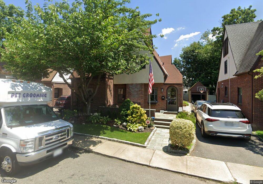 32 Bayview Terrace, Manhasset, NY 11030 - photo 1