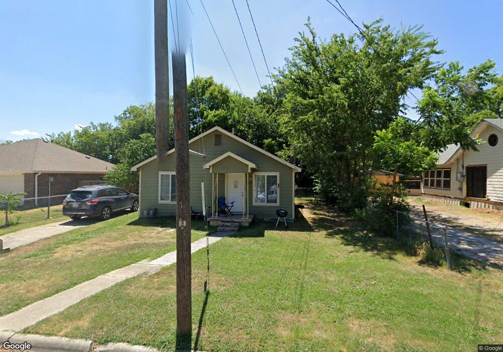 717 S Wine St, Gainesville, TX 76240 - photo 1