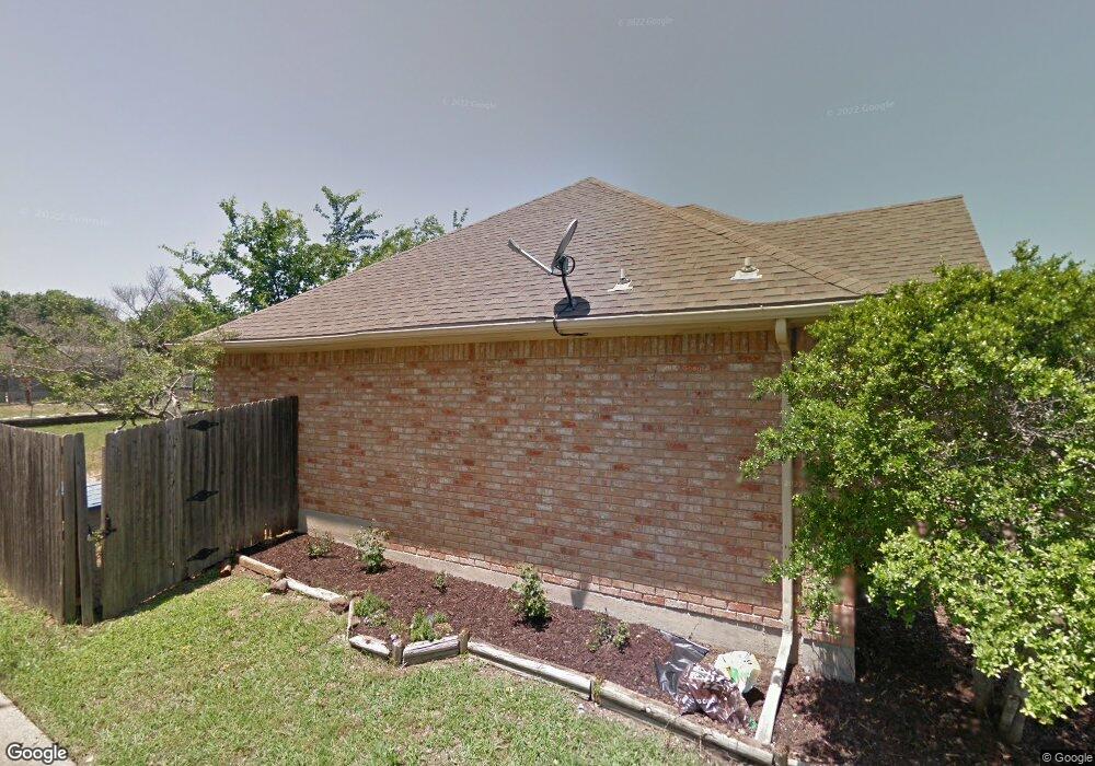 605 Williamsburg Dr, Ennis, TX 75119 - photo 1