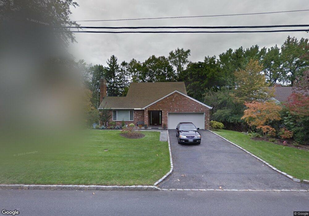 134 Shoreward Dr, Great Neck, NY 11021 - photo 1