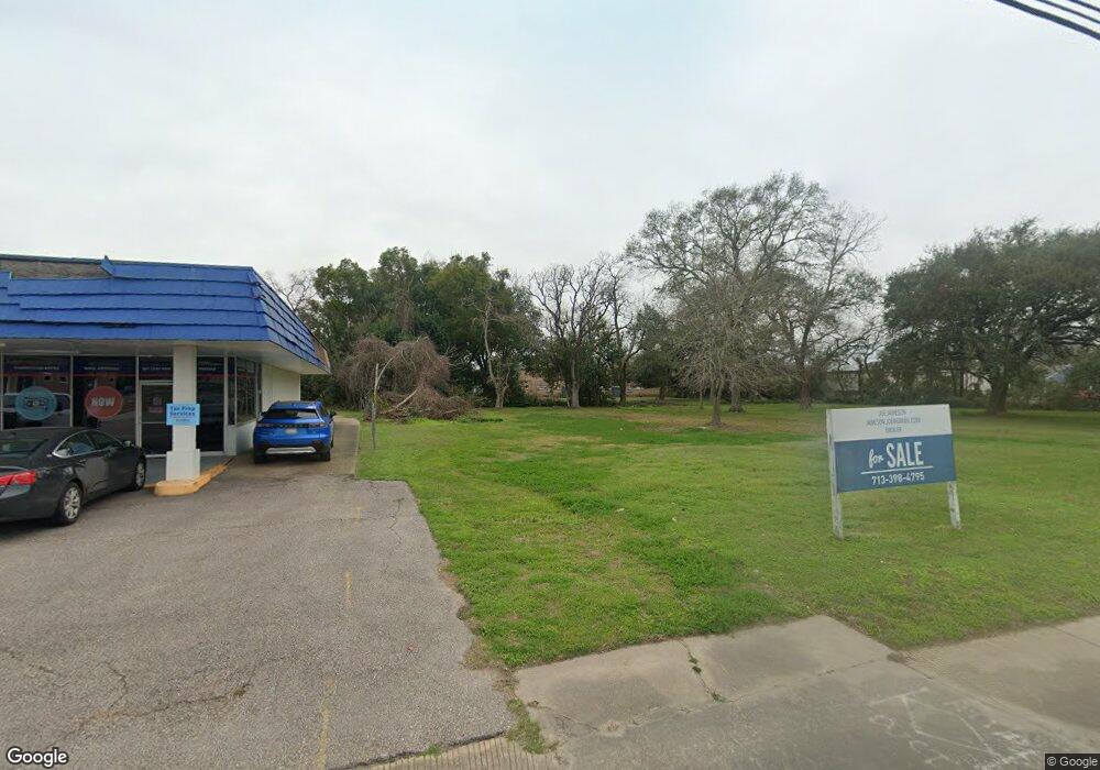 1304 S Gordon St, Alvin, TX 77511 - photo 1