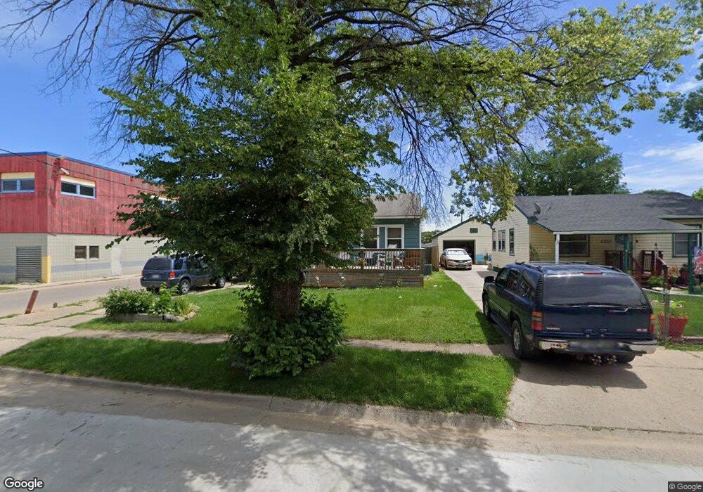 919 E 28th Ct, Des Moines, IA 50317 - photo 1