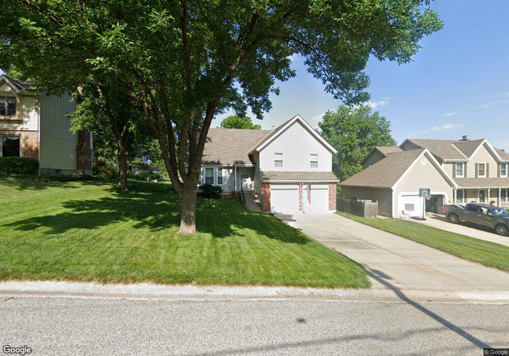 7762 Pflumm Ct, Shawnee, KS 66216 - photo 1