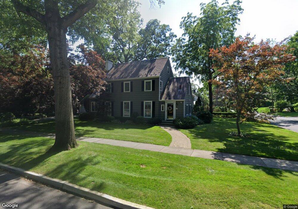 185 Manhasset Woods Rd, Manhasset, NY 11030 - photo 1