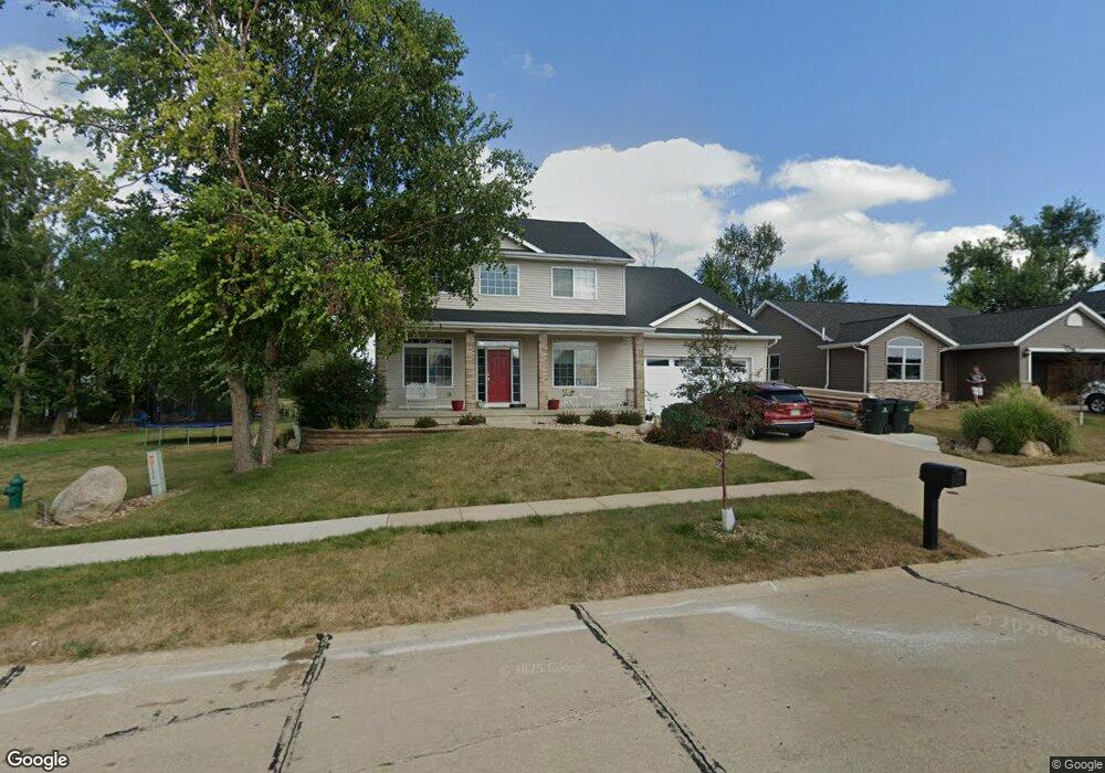 3705 Royal Dr SW, Cedar Rapids, IA 52404 - photo 1